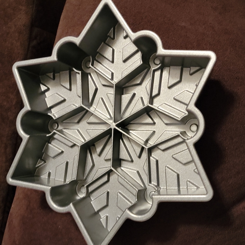 Nordic Ware Snowflake Baking Pan